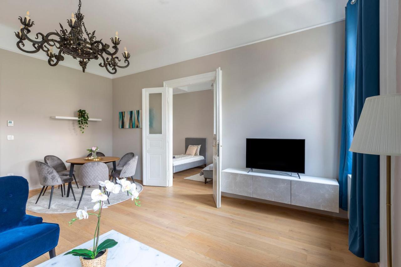 Luxury Elizabeth Residence Next To The New York Cafe — Photos 1